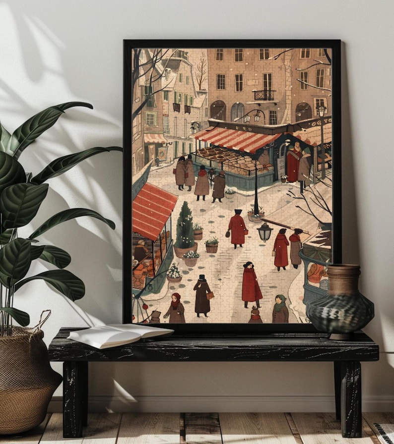 Puede incluir: Una pintura de acuarela de una escena de calle europea nevada con un puesto de mercado y gente caminando. Los edificios est&aacute;n pintados en tonos beige y marr&oacute;n, y la nieve es blanca. La gente lleva ropa de invierno, y algunos llevan bolsas de la compra.