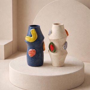 Decoratieve keramische potten, handgemaakt, abstracte kunst, met felgekleurde reliëfs, voor interieurdecoratie, bar, kantoor, eettafel