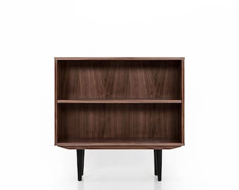 Bookcase, bookshelf made of walnut vaneer - Livlo O-R05