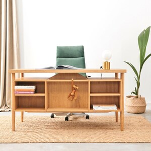 &quot;Vielseitiger Schreibtisch aus Eiche, stilvolles Design für Zuhause und Büro, Massivholzarbeitsplatz, handwerklich gefertigt, moderner minimalistischer Stil&quot; D-B02