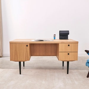 Desk in a minimalist Scandinavian style made of veneered oak wood D-B01