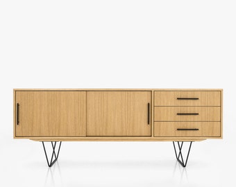 Langer Tv Schrank in Eiche Furnier mit Schiebetüren Sideboard im modernen Mid Century Stil für Wohnzimmer oder Schlafzimmer Livlo D-S03