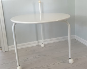 Rare vintage Ikea BOGEN from 1986, round folding side table in white metal with rounded castors, designer Tord Bjorklund.