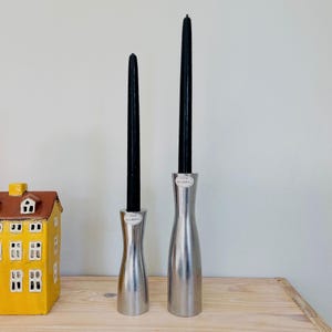 Gota-kandelaars van Erika Pekkari voor IKEA – zeldzaam Scandinavisch modernistisch paar in geborsteld zwaar staal – vintage Zweeds design uit de jaren 90