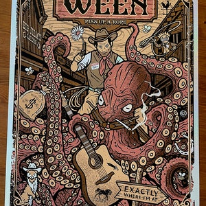 Puede incluir: Un póster de estilo vintage para un concierto de Ween. El póster presenta un pulpo de dibujos animados con un sombrero de vaquero y una guitarra, sosteniendo un cigarrillo en sus tentáculos. El texto en el póster dice "Oh Mang Ween Piss Up A Rope" y "Exactly Where I'm At". El póster también incluye la fecha y la ubicación del concierto: 29 de junio de 2022, Big Sky Brewing Co, Missoula, MT.