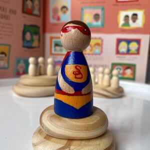 Super Dad Father’s Day handpainted wooden peg doll (6.5cm)