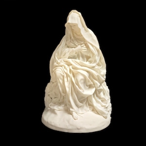 Zittende Maagd Maria, ook bekend als Mater Dolorosa of Zittende Maagd van Smarten.