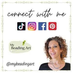 K&ouml;nnte beinhalten: Eine Social-Media-Grafik mit dem Text connect with me, Symbolen f&uuml;r TikTok, Instagram, Facebook und Pinterest sowie dem Logo My Beading Art. Eine Person mit lockigem Haar tr&auml;gt eine Perlenkette, dazu der Benutzername @mybeadingart.