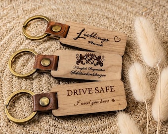 Keyring engraved on both sides, wooden pendant, leather pendant, gift, pendant made of wood and leather