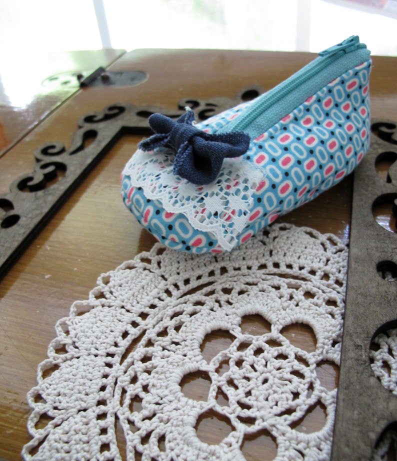 PDF Sewing Pattern Cute Baby Shoe Zippered Coin Purse with Bow Tutorials