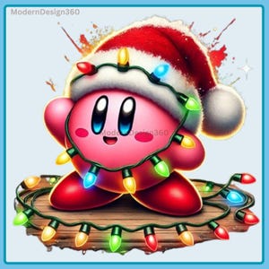 Könnte beinhalten: Eine rosafarbene Comicfigur, die einen Weihnachtsmann-Hut und eine Lichterkette mit bunten Weihnachtslichtern trägt. Die Figur steht auf einer Holzoberfläche.