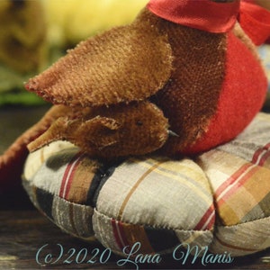 Mohair Bird on Plaid Silk Dupioni Cushion, Folk Art, Primitive, Spring Decor, Robin, Vintage Textile, Rustic, Honeysuckle Lane 画像 2