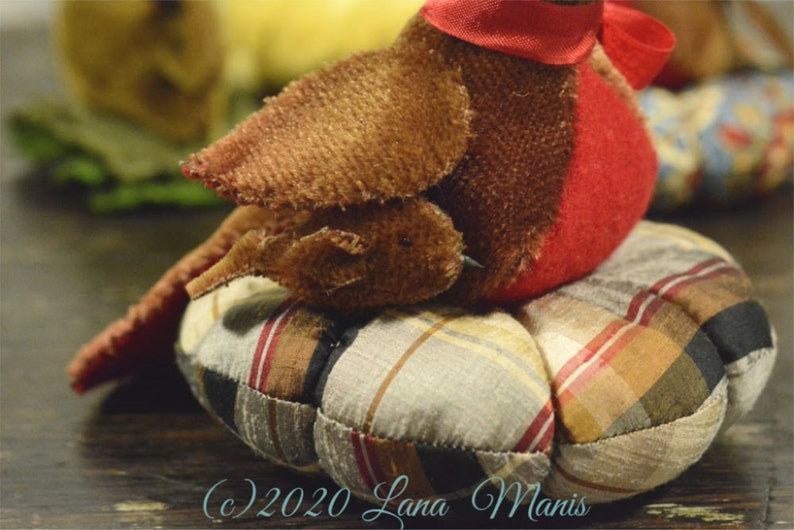 Mohair Bird on Plaid Silk Dupioni Cushion, Folk Art, Primitive, Spring Decor, Robin, Vintage Textile, Rustic, Honeysuckle Lane 画像 2
