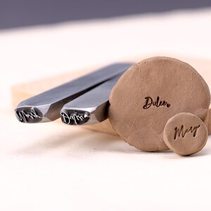 Timbro in metallo personalizzato con firma, timbro in argilla con iniziali personalizzate, timbro in ceramica, timbro in ceramica personalizzato, strumento per microtimbri per gioielli
