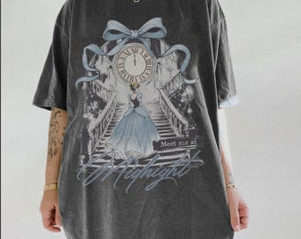 Camiseta retro "Encuéntrame a medianoche" de Cenicienta, camiseta de princesa Disney, camiseta de princesa Cenicienta, camiseta de viaje de Disney para chicas 2026, camiseta del Reino Mágico