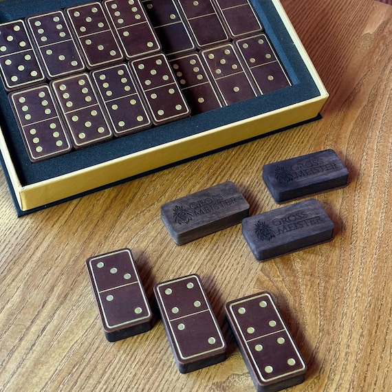 mmirethe Jeux de Famille Tuiles de Domino pour Fête Jeu de Voyage avec 4 Étagères en Bois et Expérience Amusante