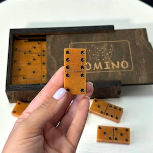 Dominó de resina epoxi amarillo hecho a mano con estuche, regalo de dominó de resina epoxi, dominó personalizado, regalos de juegos de mesa, juego de noche familiar, EN STOCK