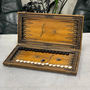 Set da backgammon in legno di frassino, gioco da tavolo, gioco da tavolo, gioco da esterno, regalo per amici, gioco da tavolo personalizzato, regalo personalizzato, gioco per la serata in famiglia
