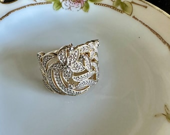 VINTAGE STS Karis Plated golden and silver Ring. Good condition. Made in USA. Collectible. Collectable. Openstudio. Openstudiobeads.