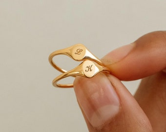 Anello con sigillo ovale personalizzato di Charm House - Anello inciso con ciondolo - Anello con lettera personalizzata - Anello in oro iniziale