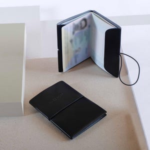 Leder Passhülle, stilvolle schwarze Passhülle, personalisierte Passhülle mit Monogramm, handgefertigtes Ledergeschenk für Männer und Frauen