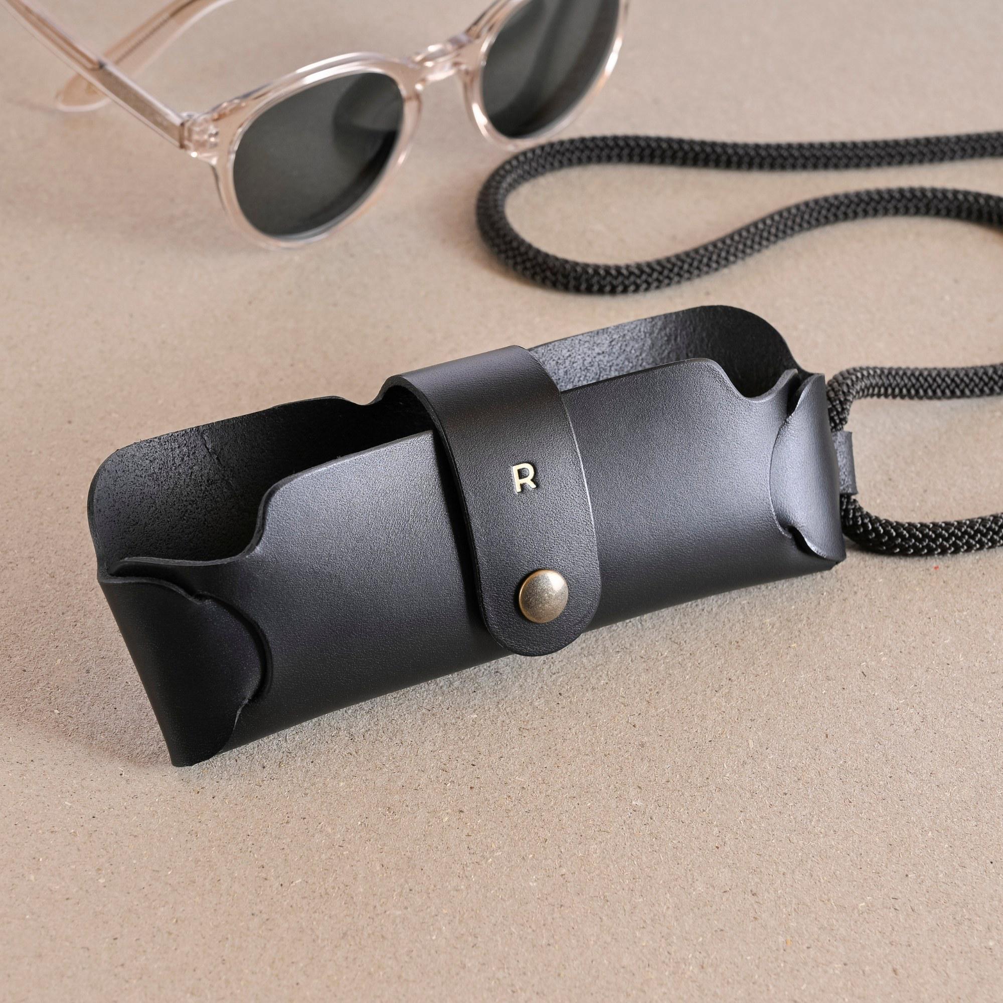 thumbnail image 2 of Handmade Guine Leather Sunglasses Holder Bag Portable Eyeglasses Case Pocket - Shop Fanguo Eyeglass Cases & Cleaning Cloths - Pinkoi 2 of 12