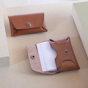 Tarjetero minimalista de piel, piel curtida vegetal marrón, estuche personalizado, tarjetero fino, regalo para él y para ella, monograma, hecho a mano