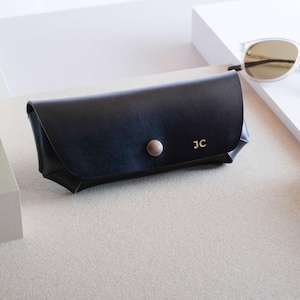 Brillenetui aus italienischem Leder - schlichter Brillenhalter, personalisierbar