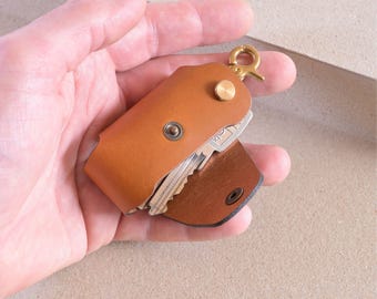 Key Holder Cognac: Handmade Italian Vegetable-Tanned Leather Key Case with Brass Clip