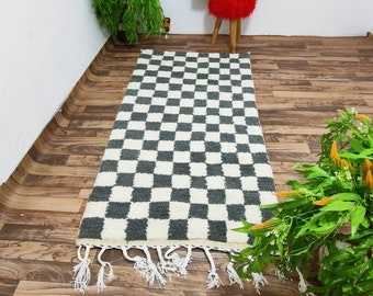 Groot grijs en wit geruit tapijt, Marokkaans Berber geruit tapijt, beniourain tapijt, geruit vloerkleed - Zacht gekleurd tapijt - Schaakbordkleed