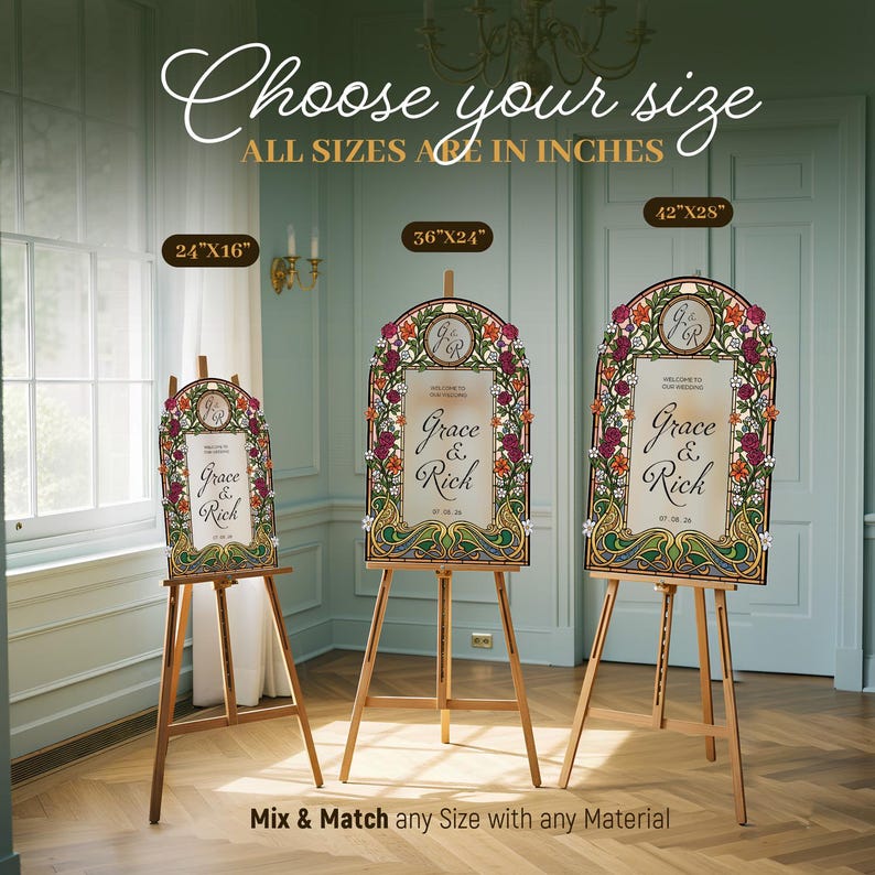 K&ouml;nnte beinhalten: Drei h&ouml;lzerne Staffeleien mit Hochzeitsschildern mit floralen und dekorativen R&auml;ndern. Die Schilder tragen die Aufschrift "Grace & Rich" und sind in den Gr&ouml;&szlig;en 61cm x 41cm, 91cm x 61cm und 107cm x 71cm erh&auml;ltlich. Der Text "W&auml;hlen Sie Ihre Gr&ouml;&szlig;e" ist ebenfalls sichtbar.