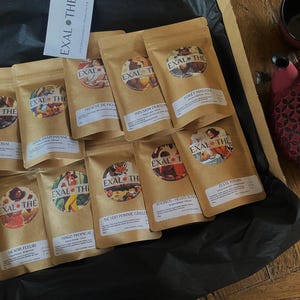 Coffret Découverte de Thés et Infusions – 10 Échantillons de 20g | Cadeau Gourmand Thé | Idée Cadeau Saint Valentin, anniversaire