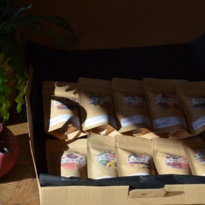 Coffret Découverte | Thés et infusions | Cadeau parfait | Échantillons uniques | Saveurs variées | Packaging élégant | Expérience sensorielle
