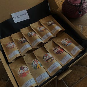 Coffret Découverte | Thés et infusions | Cadeau parfait | Échantillons uniques | Saveurs variées | Packaging élégant | Expérience sensorielle