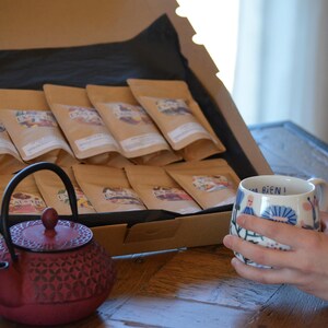 Coffret Découverte | Thés et infusions | Cadeau parfait | Échantillons uniques | Saveurs variées | Packaging élégant | Expérience sensorielle