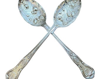 EPNS A1 Sheffield England Servierlöffel Fruit Repousse 9 "Salat Urlaub Eicheln