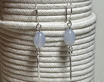 Gehämmertes Sterling Silber und Blauer Chalcedon Ohrringe - ARIA