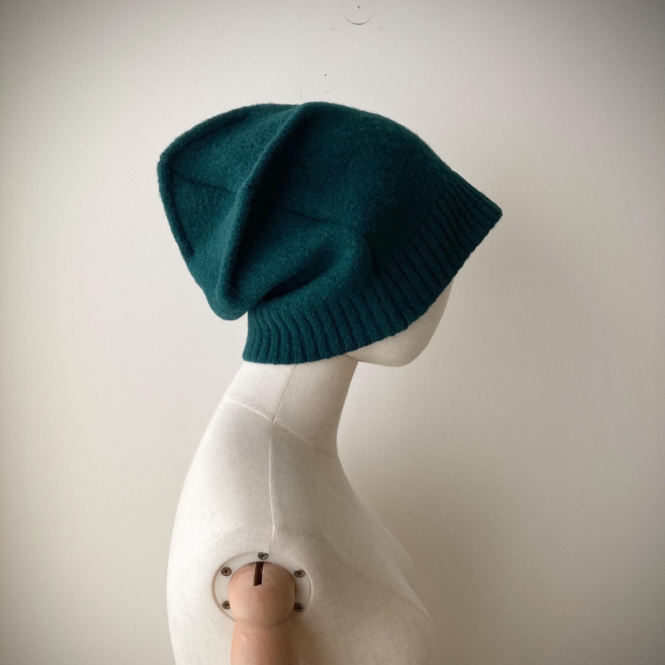 joodito origami crown merino wool sweater hat patchwork beanie cap green black joodito origami crown shetland wool sweater hat boro  main image 3