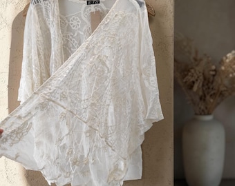 Bestickter Spitzen-Cardigan im Kimono-Stil – Leichter Vintage-Tüllponcho – Romantischer Boho-Bolero