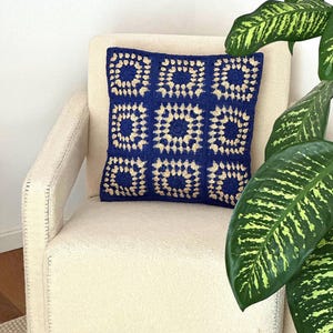 Handmade crocheted raffia cushion - beige & brown - 45 x45 cm - natural, bohemian and ethical decoration