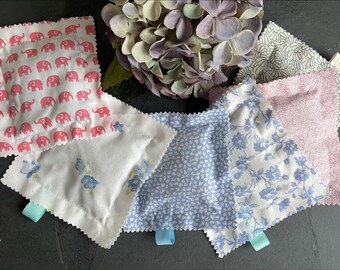 Lavender bag made in a variety of pretty cotton fabrics (approx 12-13cm square)