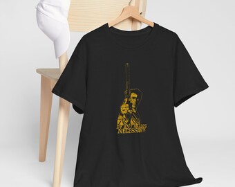 Maglietta "By Any Means Necessary" / Grafica stencil di Malcolm X, Dirty Harry e Clint Eastwood, slogan attivista