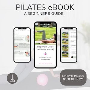 Puede incluir: Una portada de ebook digital con un logotipo de Pilates rosa y blanco, el texto "Guía para principiantes de Pilates (ebook)" y el texto "¡Comienza tu viaje de Pilates!" La portada también presenta a una mujer haciendo un ejercicio de Pilates en una colchoneta al aire libre.
