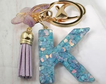 Resin initial keyring.