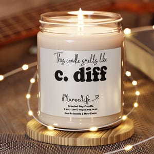 Vela con aroma a C. Diff, vela para enfermeras tituladas, regalo divertido para enfermeras, regalos para enfermeras RN, regalos para enfermeras GI, regalo de graduación para futuras enfermeras, 9 oz