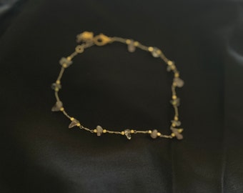 Chaîne de cheville doré à l’or fin avec quartz rose