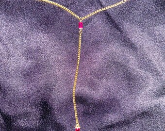 Irina - Gold-plated stainless steel Y-necklace with rectangular fuchsia rhinestones and rectangular fuchsia pendant