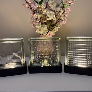 Lámpara de bloque de vidrio de inspiración vintage hecha a mano con base impresa en 3D - Lámpara de noche LED moderna, lámpara de mesa