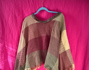 Karierter gewebter Poncho