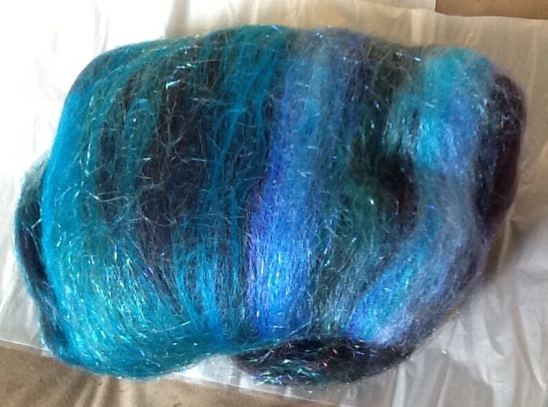 green black needle felt spinning needlefelting wet felting turquoise Rainbow art batt glitzy wool silk mohair /& glitz combo 1.3 oz blues